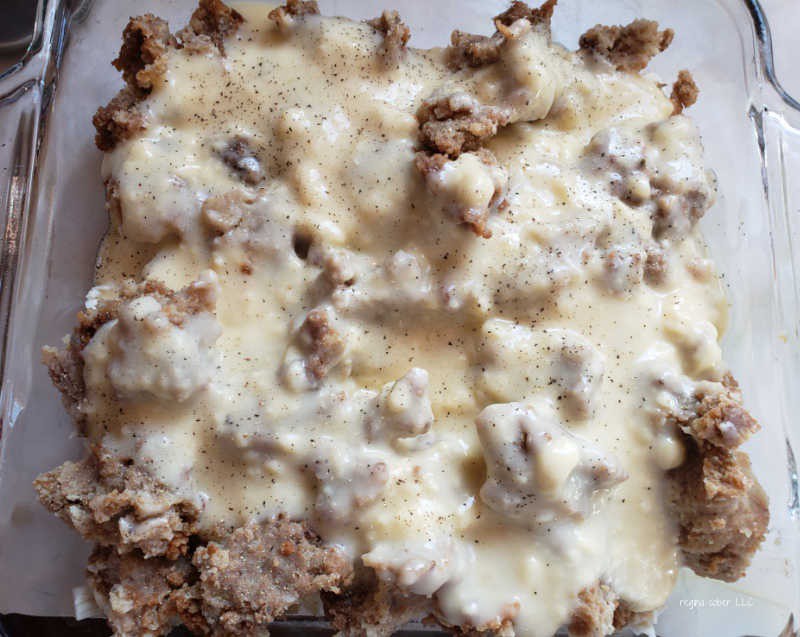 eattravellife's tweet photo. Got turkey? Got leftovers? You've got dinner! 🍗🍲 Whip up a hearty turkey casserole that'll make you forget it's not Thanksgiving. 😋 #LeftoverLove #CookingMood
Read more 👉 https://t.co/lcGA7BSq87
#HolidayRecipes #Thanksgiving #EasyRecipes https://t.co/KhPYGhEpGX