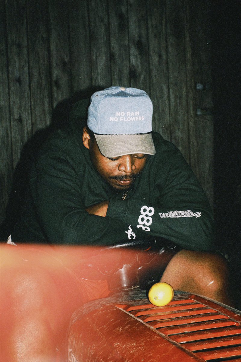 theePrinceSpenc's tweet photo. Mowing the lawn at night https://t.co/jOaTA5RpB1