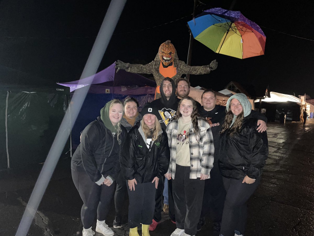 Akillen607's tweet photo. Fun times with friends! Being social is a key to wellness!! #techwell https://t.co/Ccejl5JZeR