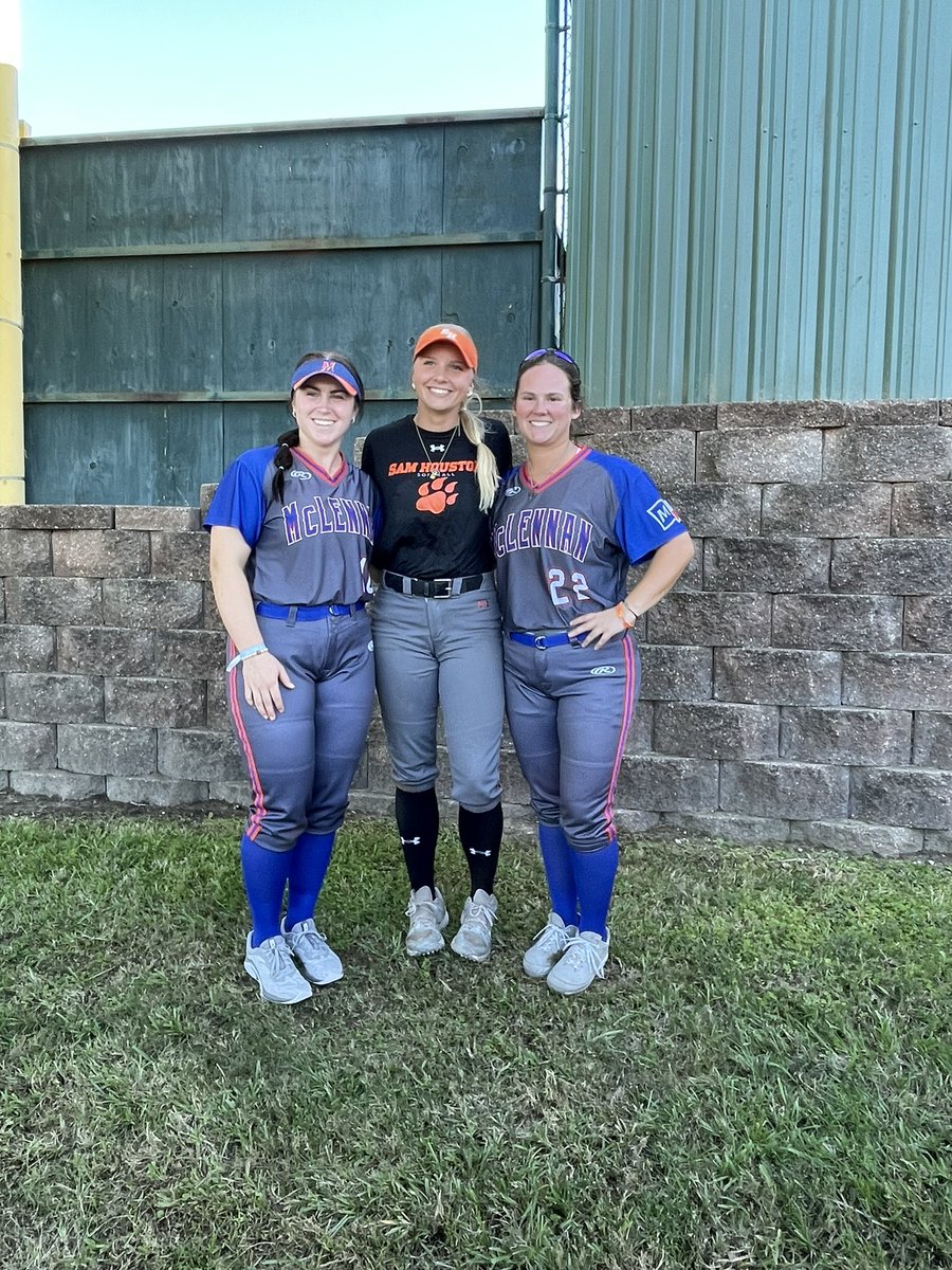 Bridgeland_SB's tweet photo. The coaches made a trip up to Bearkat country today to watch some legendary #alums! Weโre so proud of you ladies! Have a great season! ๐งก๐ค #ForeverBears #21 #22 #15 https://t.co/FhdVu9gn3R