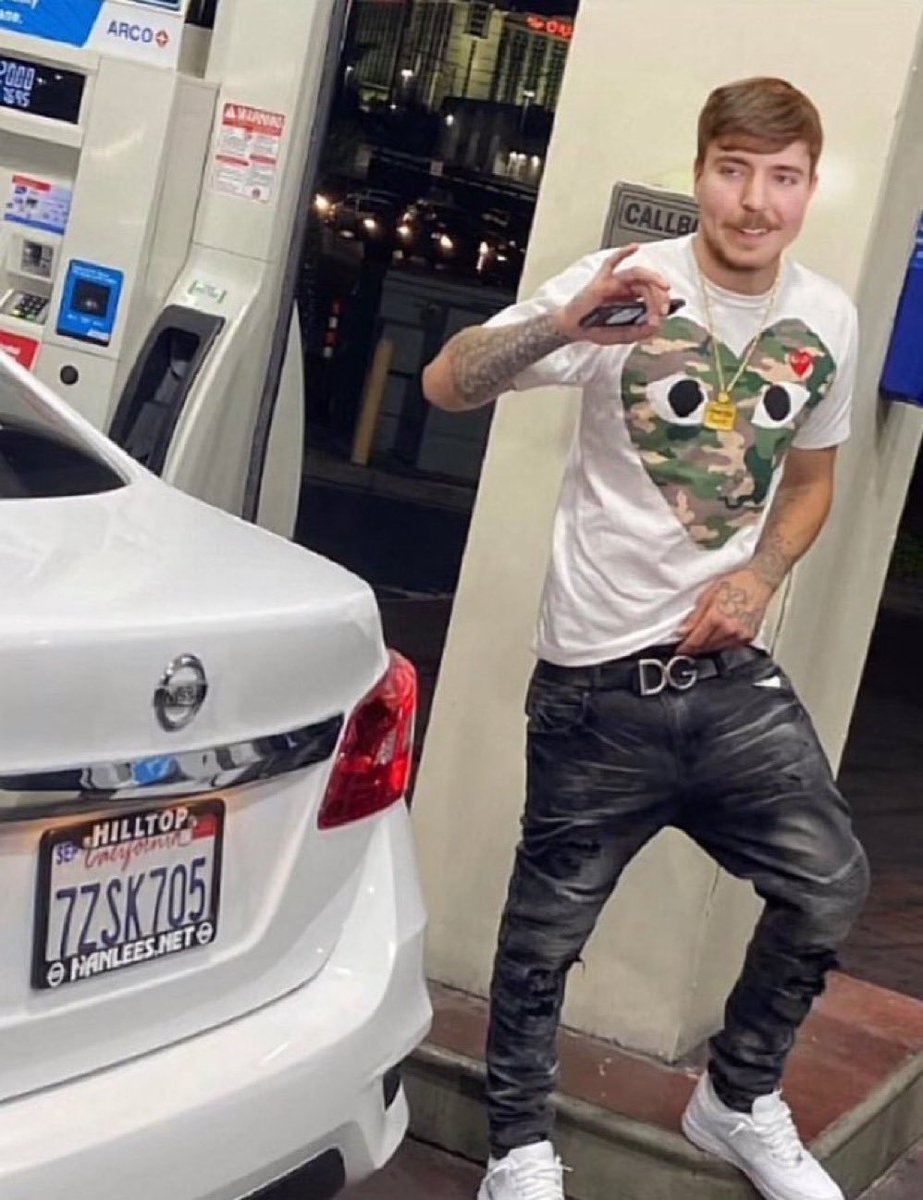 AbsurdIdiocracy's tweet photo. @scubaryan_ @MrBeast "Runnin up dem numbers fam" 📈 - Mr. Beast https://t.co/XWepHSluYH