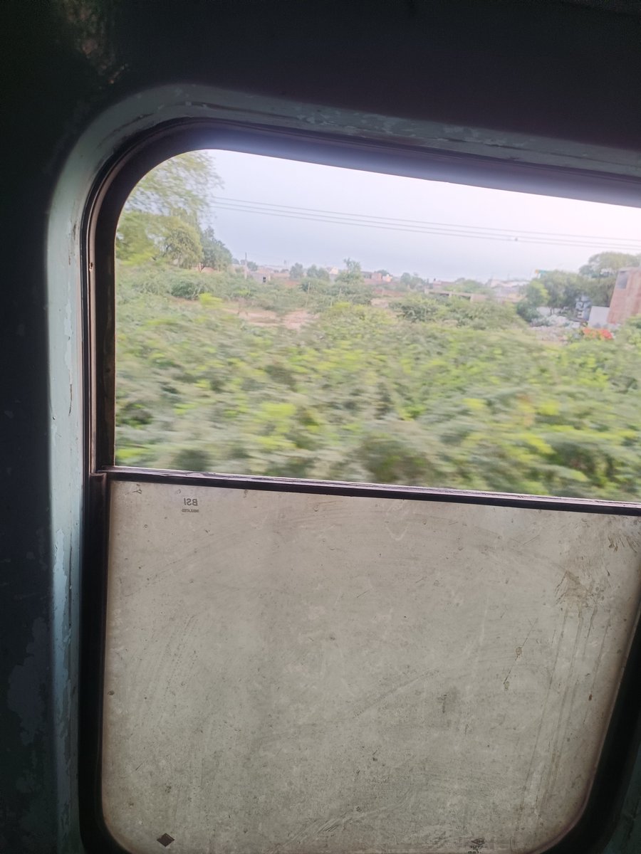 sumit81000's tweet photo. @RailwayNorthern @RailwaySeva @rail_mantri 
Train no 14624. 
This is our Indian Railway. 
No Glass in washroom. 
Duct not locked https://t.co/RgKultss49