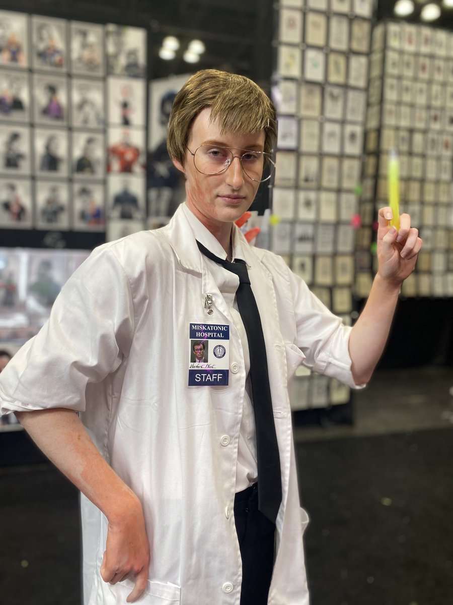 PluckyChicken's tweet photo. I never, ever use this horrifying nightmare app anymore because it makes me sad, but I know of no other way to make sure that @ThoughtSlime sees this incredible cosplayer I met at NYCC. https://t.co/6Bfw4Nxlma