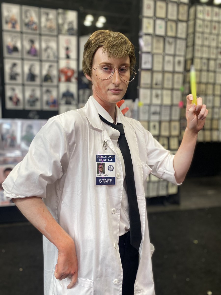 PluckyChicken's tweet photo. I never, ever use this horrifying nightmare app anymore because it makes me sad, but I know of no other way to make sure that @ThoughtSlime sees this incredible cosplayer I met at NYCC. https://t.co/6Bfw4Nxlma
