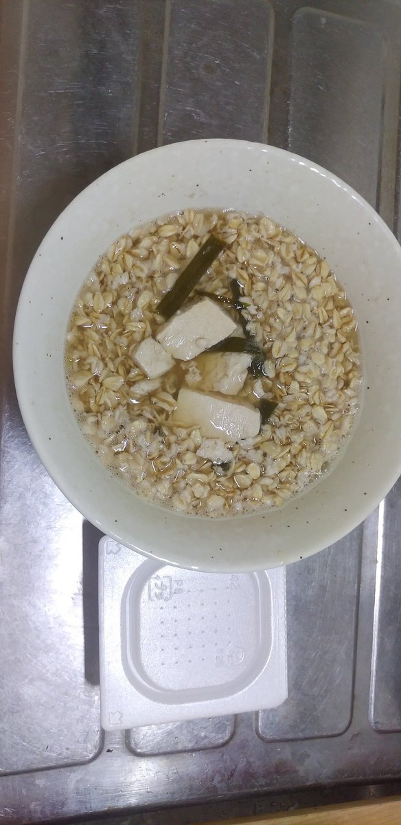 clover43204026's tweet photo. 10/12 63.9㎏　一昨日64.3㎏
400g増��

朝　汁物、冷や奴、茄子とピーマンの味噌炒め、人参くずの卵焼き

昼　オートミール雑炊

夜　レモンライム薬味入りパスタ、野菜ジュース

#産後ダイエット https://t.co/DlNFeDa6Ca