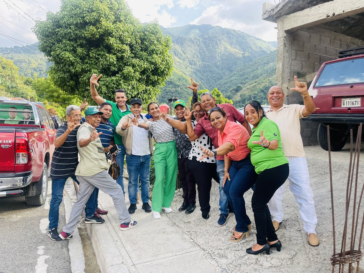 anitabritogil's tweet photo. Exitosa reunión de dirigentes .
#Periquito #Guayabal #AzuaRD #FuerzaDelPueblo #AnaBritoDiputada #SiempreConLaGente @LeonelFernandez @henry_meran @radhamesjimenez @ConLeonel1 @Edhoarda22 @RamirezSiano @OmarLFernandez @FPcomunica https://t.co/fV7zaKeIrE