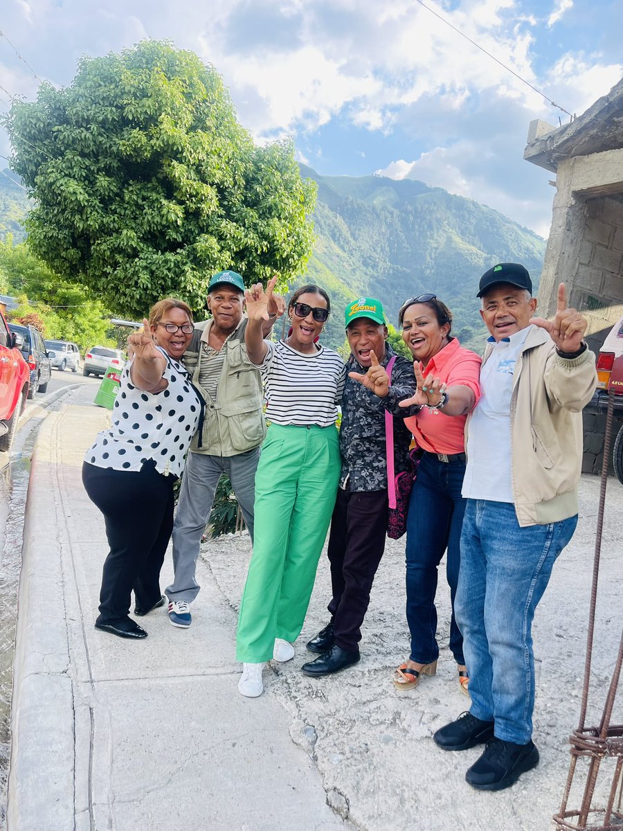 anitabritogil's tweet photo. Exitosa reunión de dirigentes .
#Periquito #Guayabal #AzuaRD #FuerzaDelPueblo #AnaBritoDiputada #SiempreConLaGente @LeonelFernandez @henry_meran @radhamesjimenez @ConLeonel1 @Edhoarda22 @RamirezSiano @OmarLFernandez @FPcomunica https://t.co/fV7zaKeIrE