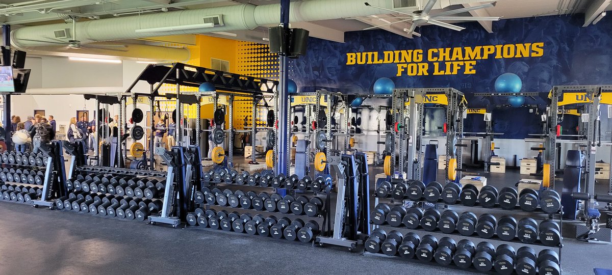 LipariMarcus's tweet photo. Thank you @CoachPazak for the game day invite. loved the facilities and environment, can't wait to be back! #bears #feartheclaw #blessed https://t.co/Awe42H6RF4