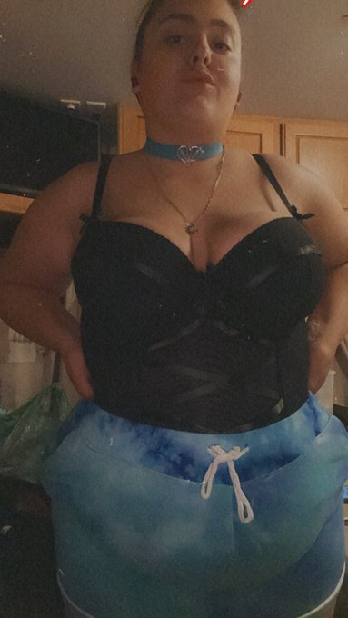 What im wearing to the bar 😈😜 https://t.co/paBQgVdoMp