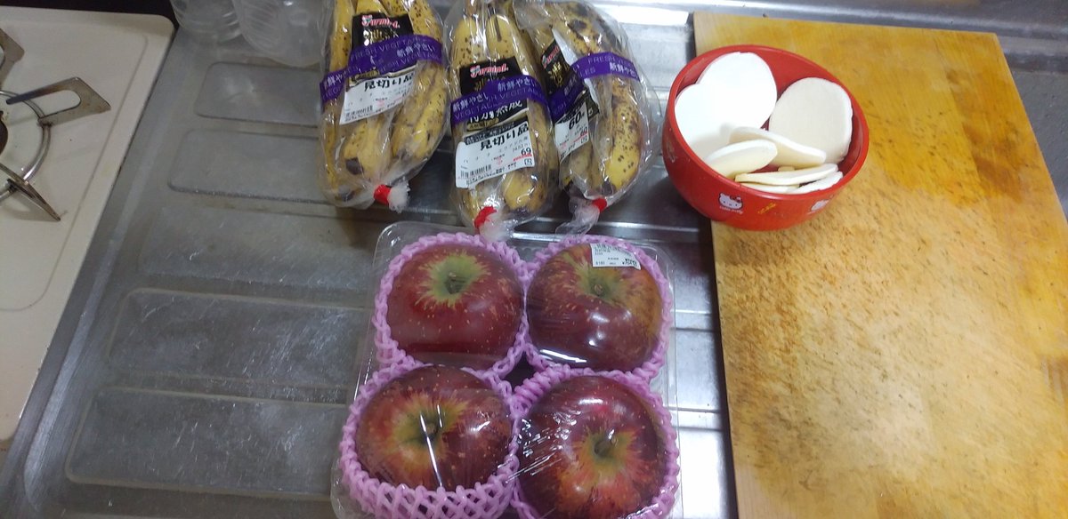 clover43204026's tweet photo. 一昨日64.3㎏　昨日63.9㎏
400g減量���

朝　なし

昼　りんご、バナナ、チーズ

夜　焼き肉、バターさつまいも(マロンゴールド)、野菜ジュース

違う品種のさつまいも美味しかった🤤

#産後ダイエット https://t.co/5oQNHVuxlM