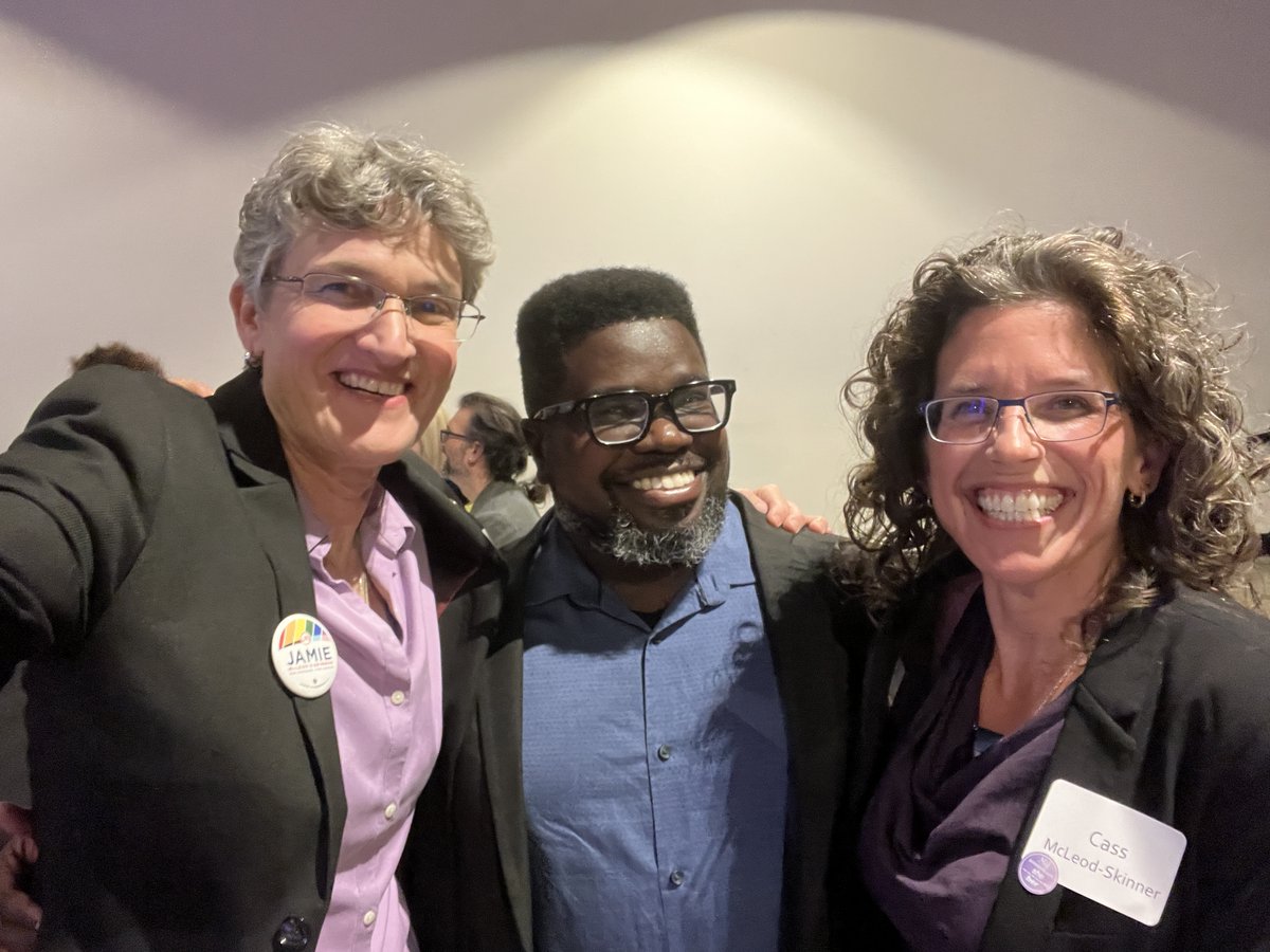 JamieforOregon's tweet photo. @Skinner1C & I are proud members of OGALLA and Oregon's legal community fighting to protect fundamental rights for vulnerable and targeted communities.
#OGALLA
#OregonWomenLawyers
#PoisonWaters https://t.co/uKCGU2utQm