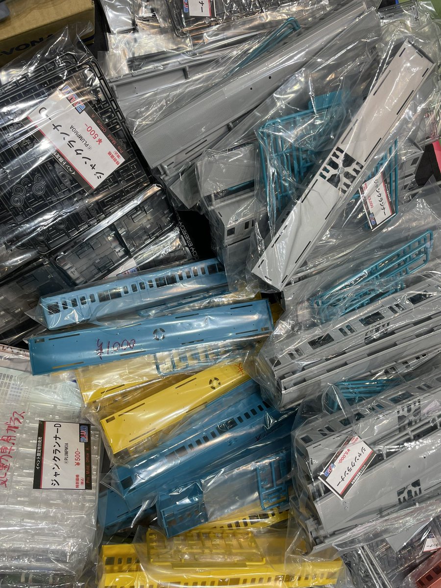 pmoa_plum's tweet photo. 第48回 #日本鉄道模型ショー 最終日開場しました!
完売していた209系電車のジャンク品を追加販売中‼️
圧倒的汎用性、激安お得感の鬼盛りなので、ぜひお買い求め下さい👍
一部のみ公開！
お待ちしてます‼️
日時：10月15日（日）10時～16時
会場：大田区産業プラザ
#長野県 #JMRA https://t.co/xLH5XDzFB7