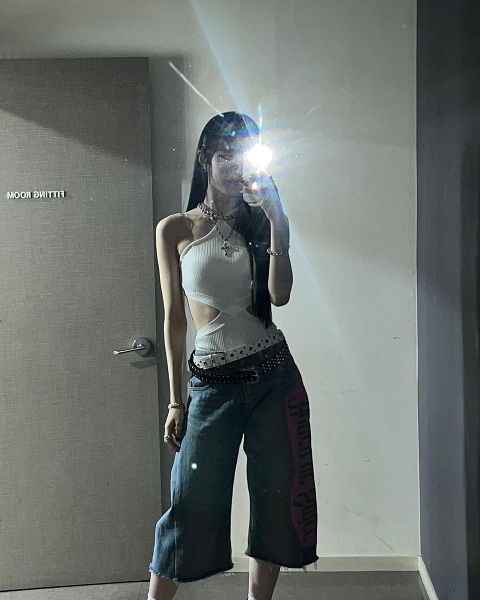 Lightsumstagram's tweet photo. Juhyeon's IG Update

"Can you see me? Ready for this? 🩶"

#LIGHTSUM #라잇썸 #JUHYEON #주현 @CUBE_LIGHTSUM https://t.co/2ZATHYz88q