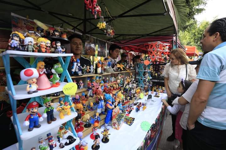 evelyn_parraA's tweet photo. 🌳🎮Hoy tuve la suerte de recorrer el Parque Emilio Carranza, o mejor dicho, ¡el #ParqueDeMarioBros!🍄🌟 La EXPO FRIKI es un éxito total y pude ver de cerca cómo se está llevando a cabo. ¡Mañana también habrá actividades increíbles! No se lo pierdan. ¡Los esperamos!😄#EXPOFRIKI https://t.co/XjgY3jJEvw