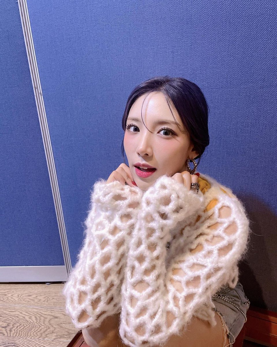 Lightsumstagram's tweet photo. Chowon's IG Update

"Chowonie playing with the camera ✌️"

#LIGHTSUM #라잇썸 #CHOWON #초원 @CUBE_LIGHTSUM https://t.co/tVEC2F5mdf