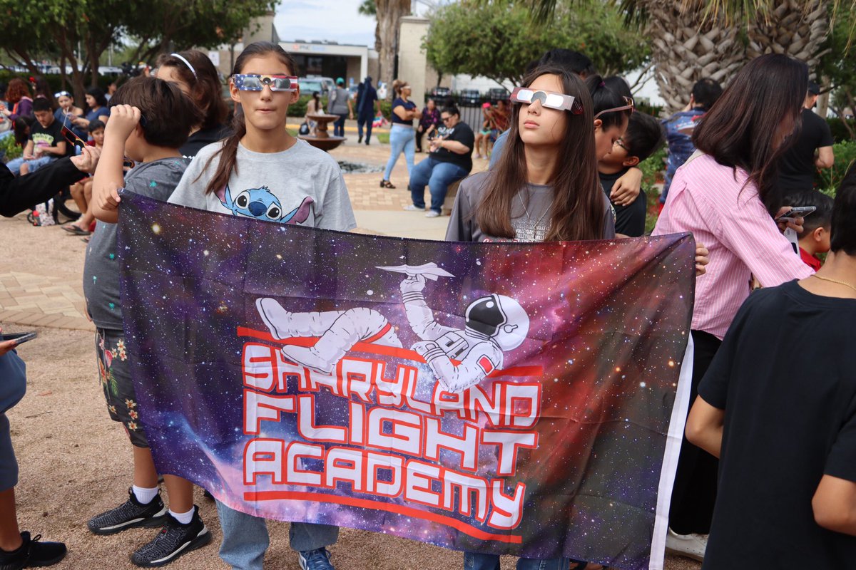 SHSDrone's tweet photo. We had a great time at our Solar Eclipse viewing Party!

More photos coming tomorrow! https://t.co/4ne1cUdTPn