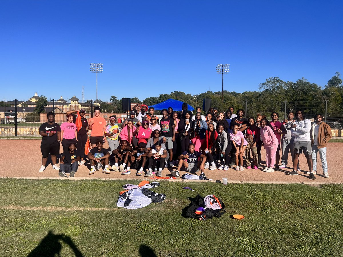 AUinnovators's tweet photo. Thanks for everyone that supported/ joined us today for our  #KickOutCancer Annual Event! Together we collected a significant amount of school supplies, canned foods &amp; clothes for this upcoming winter that will be distributed to those in need.

#shsu #nonprofit #unity #innovator https://t.co/z51aH4yKt7