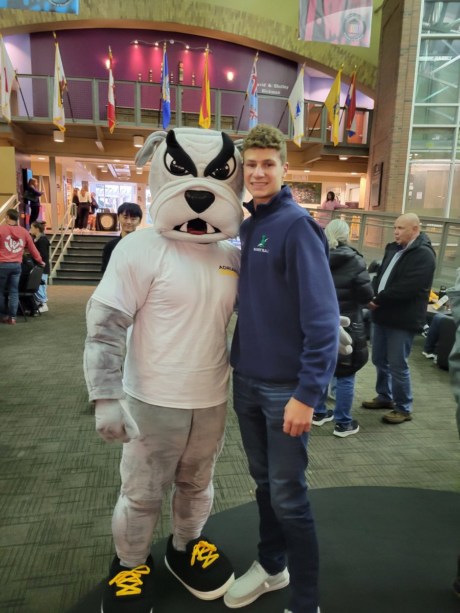 Had a great visit to Adrian College today, as well as a great talk with <a href="/CoachTyHoover/">Ty Hoover</a> Thank you!
#highjump #trackandfield