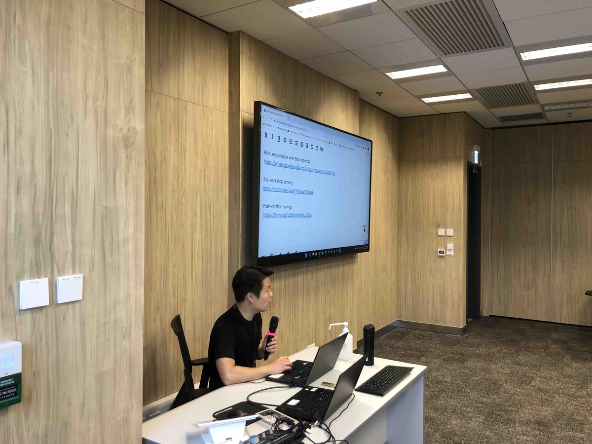 YuanhuaHuang's tweet image. #BioCAsia2023 #HKBioinfoSymposium kicked off by Dr David Shih @djhshih  on a pleasant Sunday morning. Very glad to see people are passionate about learning R/Bioconductor and RNA-Seq analysis!
More to come in the next two days (research talks &amp;amp; workshops)
biocasia2023.bioconductor.org
