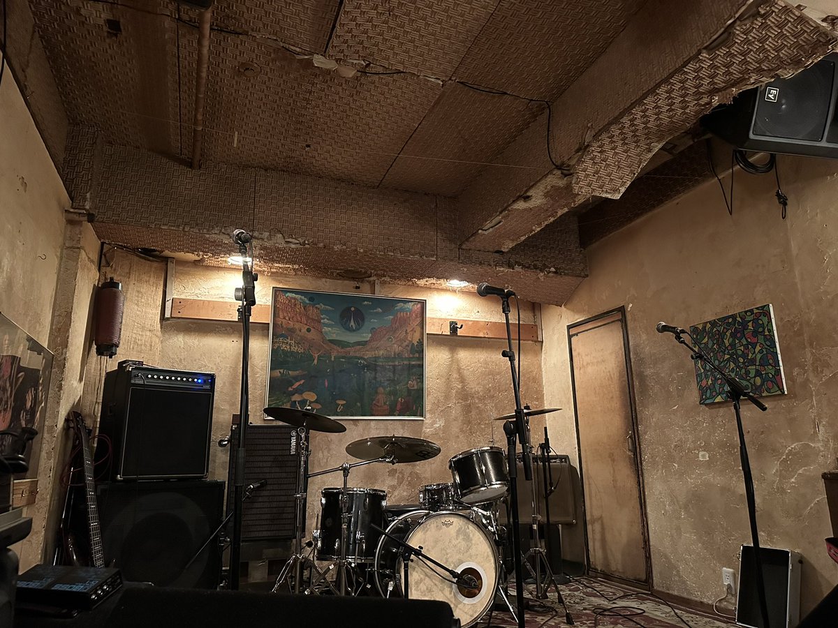 avocado_tororin's tweet image. 10/14(土)国立地球屋『ZEROZONE』Live
サイコーにカッコイイバンドZEROZONE✨
昨夜も超絶かっこよかった♡
次回は11/18(土)国立地球屋
楽しみだなぁ🎶

youtu.be/87oHHqfq4r8?si…

#国立地球屋
#ZEROZONE