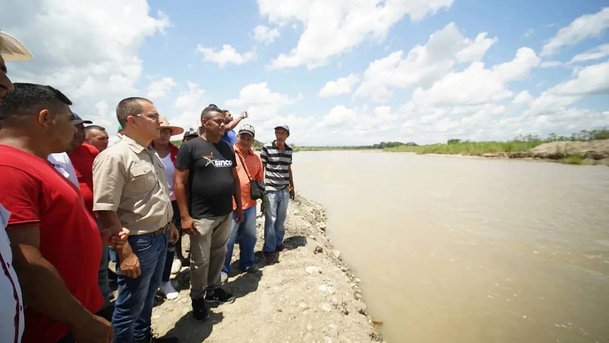 Canalizan cause del Río Santo Domingo en Barinas  radiomiraflores.net.ve/canalizan-rio-…

#MisiónNevadoEsAmor #14Oct #7AñosRadioMiraflores