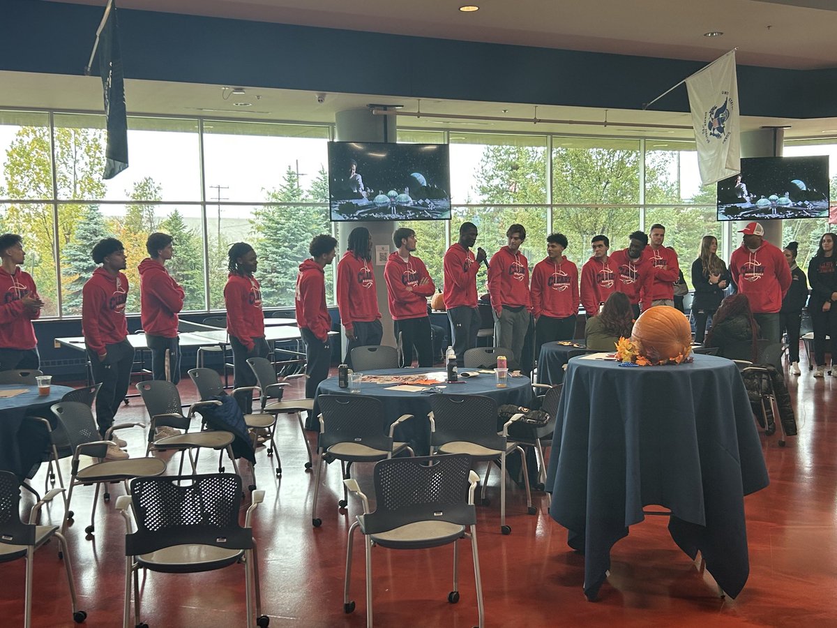 ClearyMensBasketball tweet media