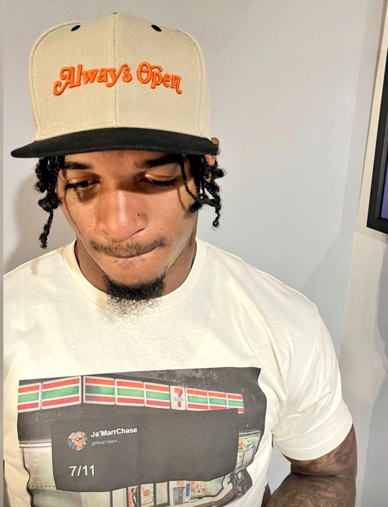 CincyProblems's tweet photo. Ja'Marr Chase officially partners up with 7/11. 😂

#AlwaysOpen https://t.co/dAsemgfDEz