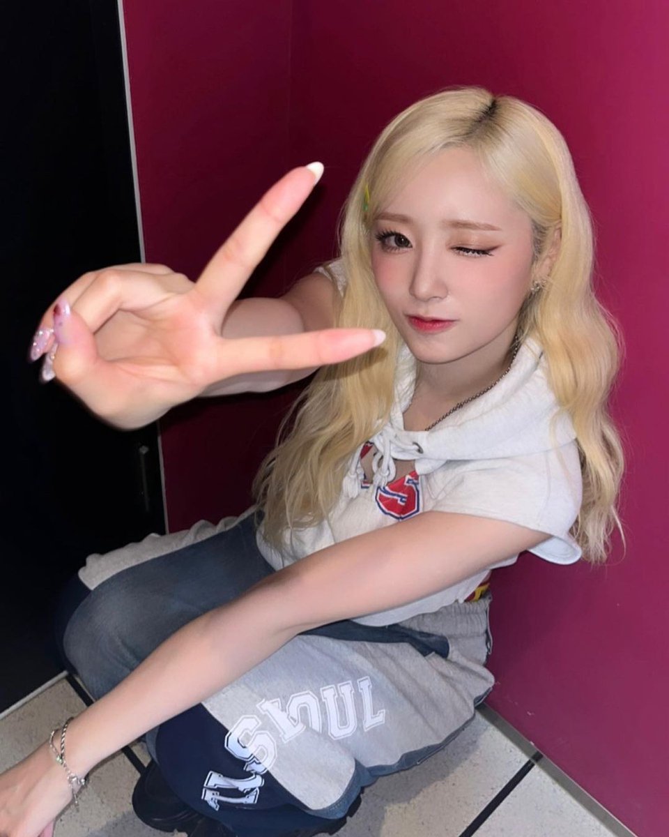 Lightsumstagram's tweet photo. Hina's IG Update

"Sumit did well today also and I was happy the whole day thanks to you ꔛ♡
Sleep well, Goodnight 🌛"

#LIGHTSUM #라잇썸 #HINA #히나 @CUBE_LIGHTSUM https://t.co/3y830fjBK4