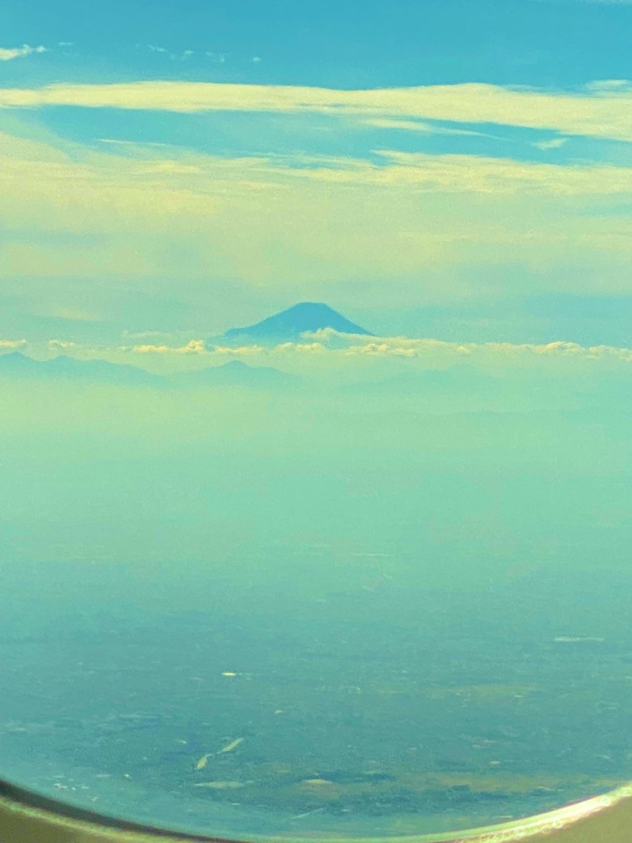 No88102's tweet photo. 昨日の飛行機から見た富士山🗻 https://t.co/OB4xwepFl3