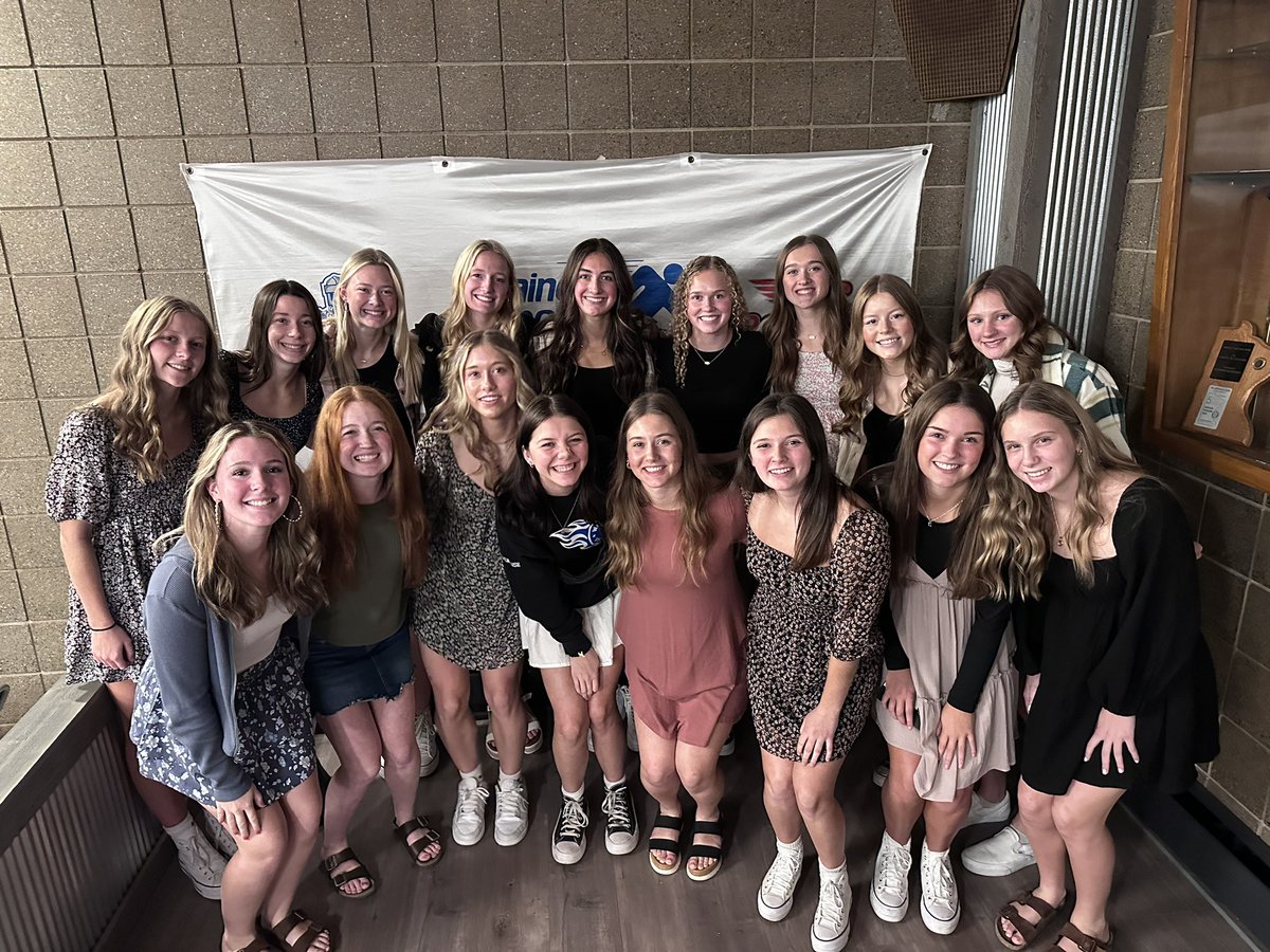 BRD_SportsBoost's tweet photo. Kalvin Stengrim was the Athlete of the Week and the Volleyball Team was the featured program. Great week. Thanks to our sponsors! https://t.co/SQT4fQMdCN