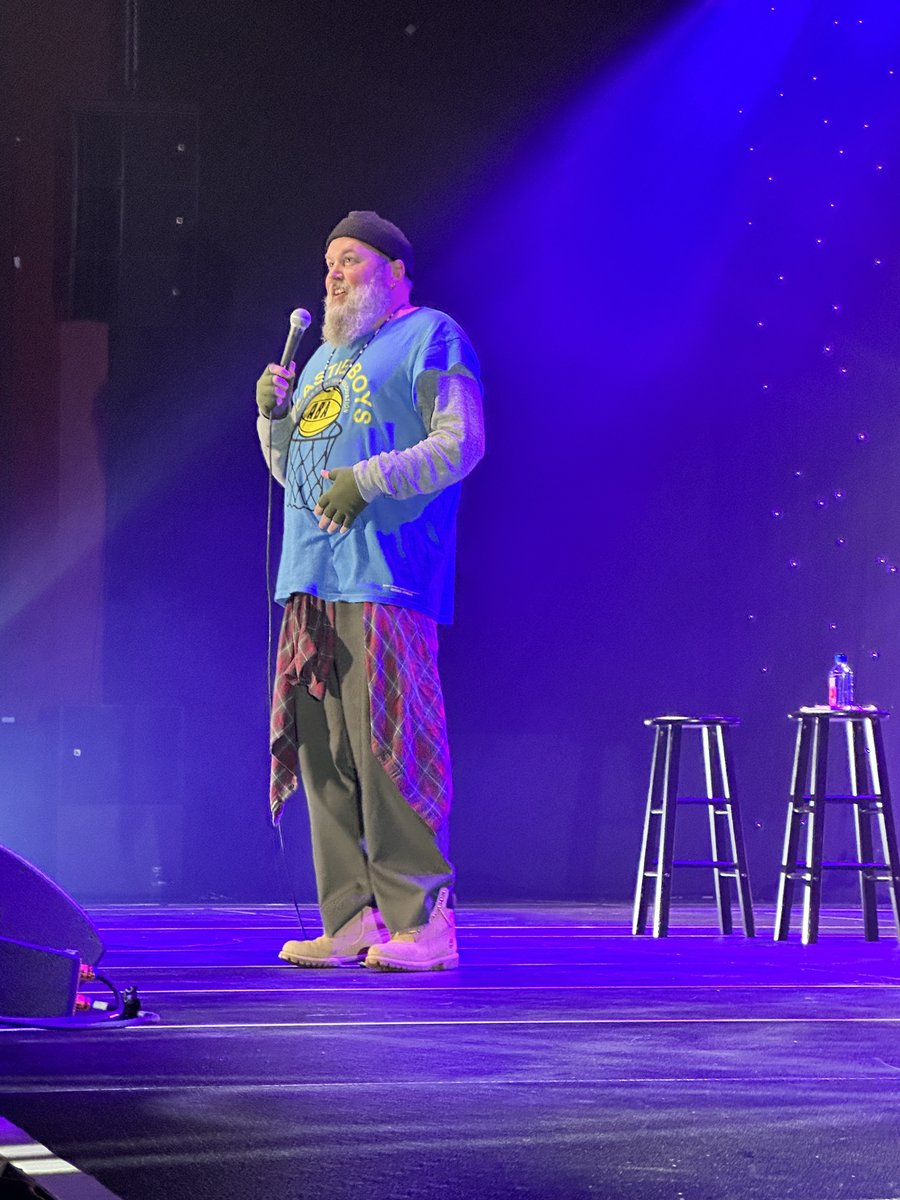 HRCasinoIndiana's tweet photo. Our casino floor wasn't the only place giving out gold tonight! @tomsegura delivered comedy gold to a SOLD OUT crowd at Hard Rock Live Northern Indiana! 🤣
#HRCNILive #TomSegura #comedyshow https://t.co/wW6txH4IPO