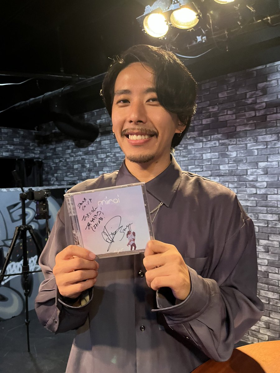 hirko_loop's tweet image. 遠征している間にやりたい事沢山あるのに〜SNS見てるとあっという間に時間が経ってしまう💦それだけ歌を聴く事って楽しい👍
昨日はインスタで見つけたハイトさんの生歌を仙台に遠征して聴いて来て幸せでした💖＃synphony大阪遠征
＃オフ会
＃Ｈight＃@ hight_rax