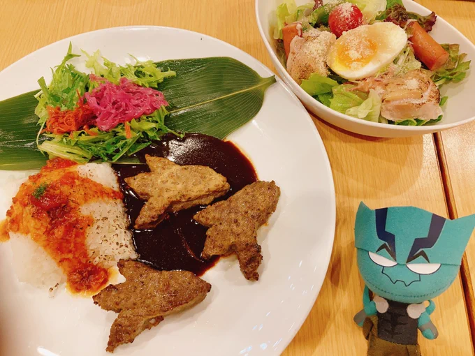 これは早めのお昼ご飯と今回も旅行に連れてきたツェ 