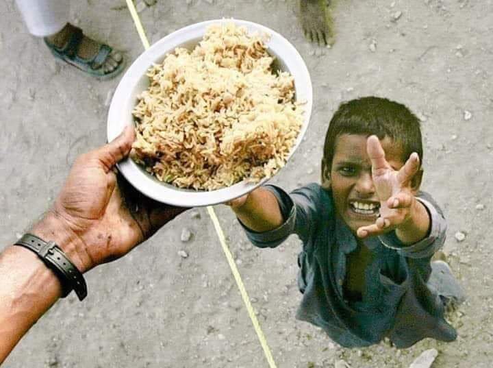 'اذا تعطلت الكاميرا ماذا سوف يأكل الفقراء. .. إن الله لا ينسى عبده' #صباح_الرحمة♥️