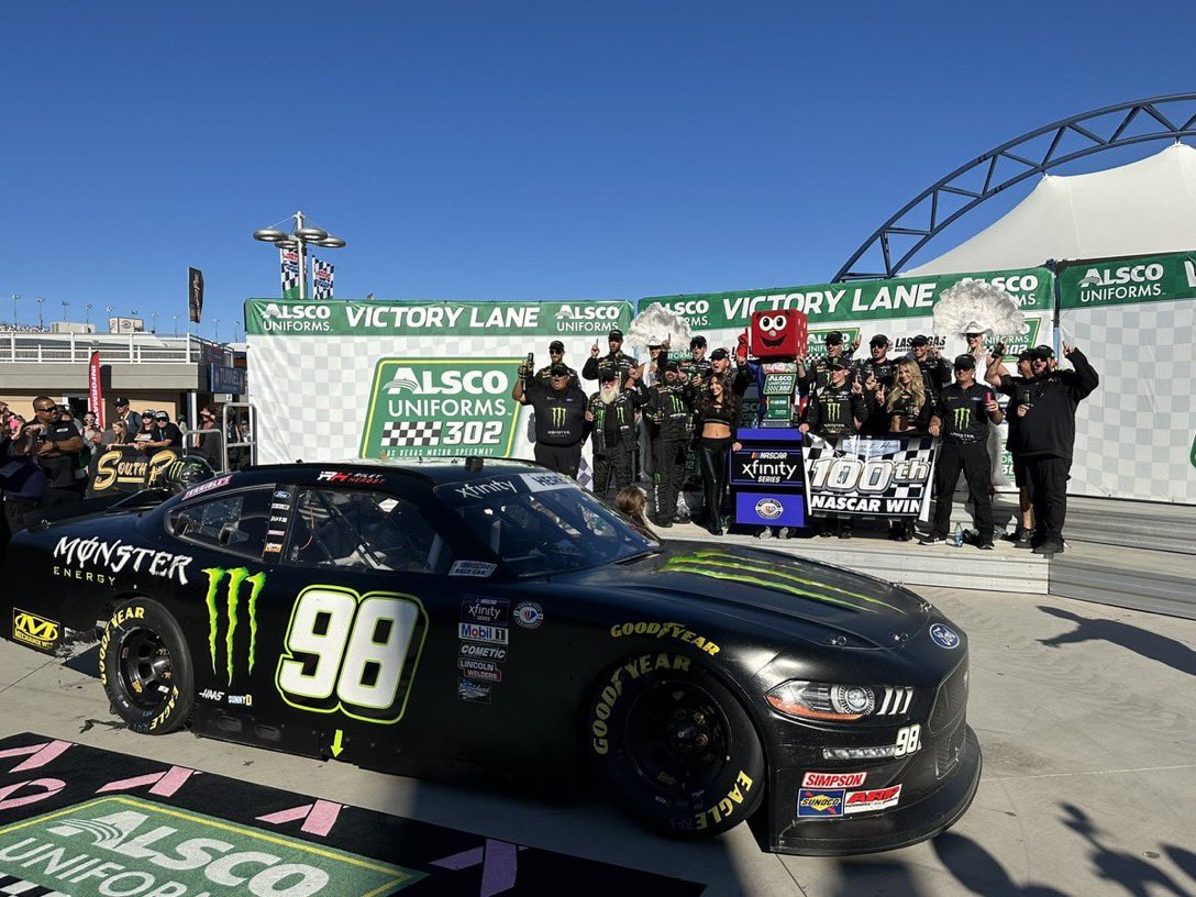 KWHITERV's tweet photo. Trevor made it into Victory Lane today in Vegas! @trevor_white10 https://t.co/1baoOsnDQ0