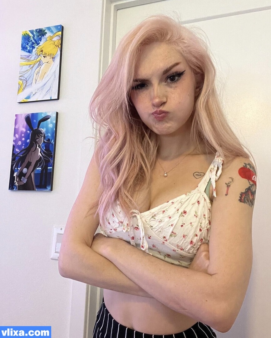 SlutsWhispering's tweet photo. Grrr! Grumpy snowbunny hasn’t had her daily black dick 🙄 https://t.co/My5T1oQ2cN