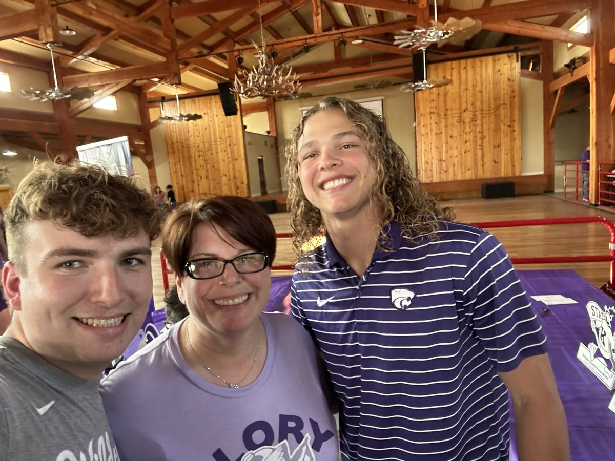 jamiecat94's tweet photo. Seems like a good time to break out this photo. Already breaking records. #highfivefor5 rushing TD’s #EMAW #KStateFB https://t.co/V66RFeROHI