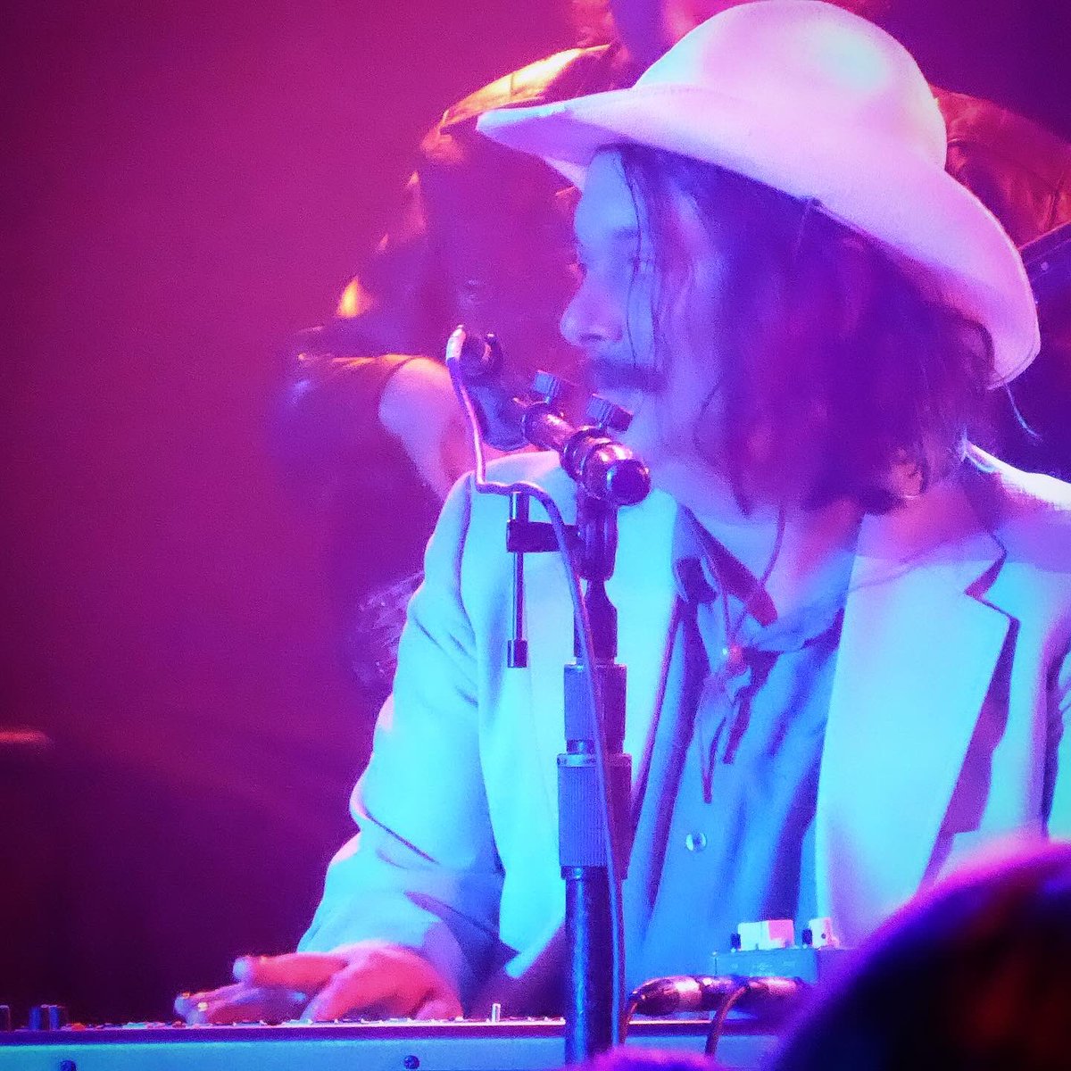 matinee_ca's tweet photo. And the award for the MOST confounding concert of the year goes to Drugdealer.
When the band decided to play, they were fantastic.
In-between songs though? Woah, nelly…
#livemusic #concertphotography #livemusicphoto #torontomusic #annabels #drugdealer #ryangoestoshows https://t.co/1bub8p2fEY