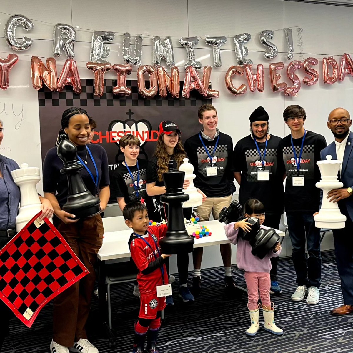 DrKAronian's tweet image. Hooray ♟️💙🤍🖤 #NationalChessDay &quot;Chess For All&quot; taught by chessin1day.com at TC(Re)Unites  @TeachersCollege @Columbia 
@USChess❕️#tccommunity #tcalumni