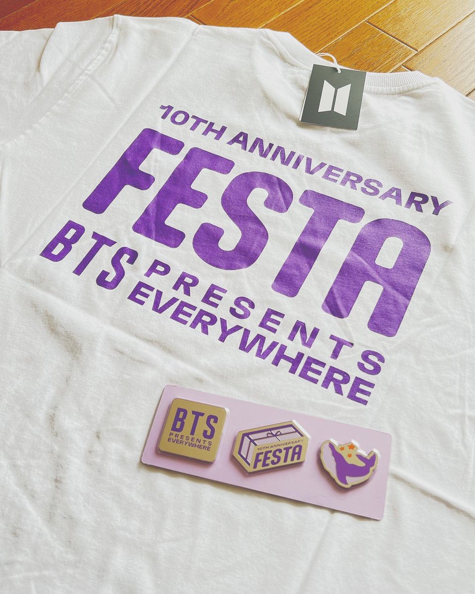 FESTAのグッズが届いた💜
Tシャツとマグネット
可愛い…

#BTS10thAnniversary