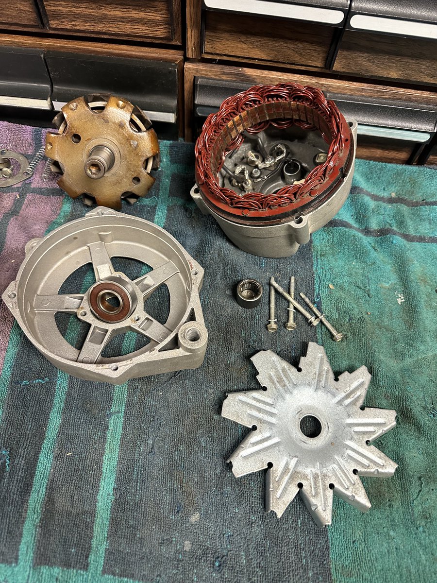 ScullyDamien's tweet photo. Alternator rebuild day. #garagebuilt #delcoremy #chevelle #backyardmechanic https://t.co/SQPqydy3pv