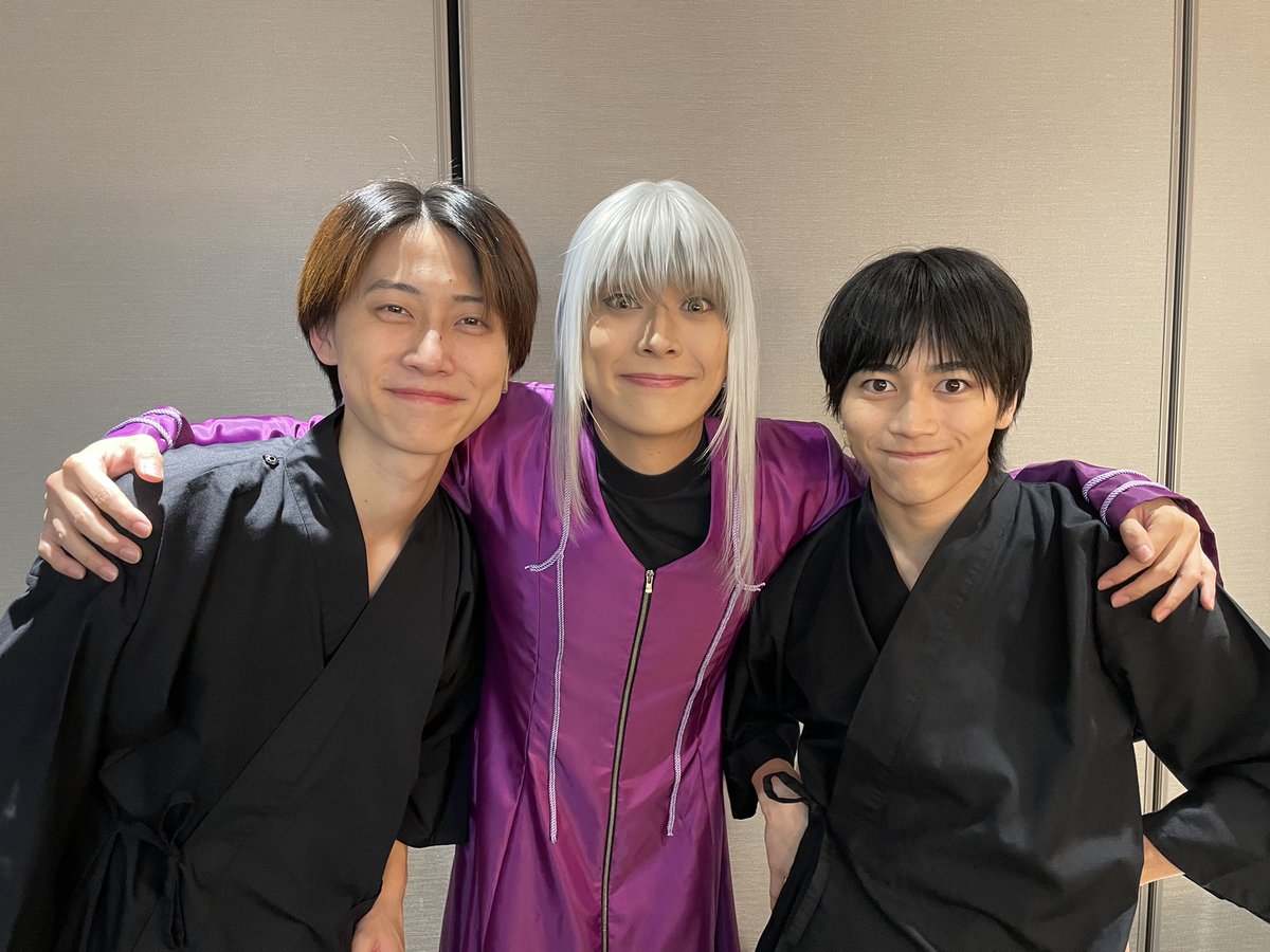 Ryu_yokomatsu's tweet photo. ＃舞台フルバ

いよいよ千秋楽です！
最後までフルバの世界を皆さんにお届けいたします！

本日のお写真は我らが綾女劇団の綾女さんとのお写真です！
毎日演出、お稽古ありがとうございます！
本日もよろしくお願いいたします！

皆様お楽しみに♪ https://t.co/xyjgo0P1Ir
