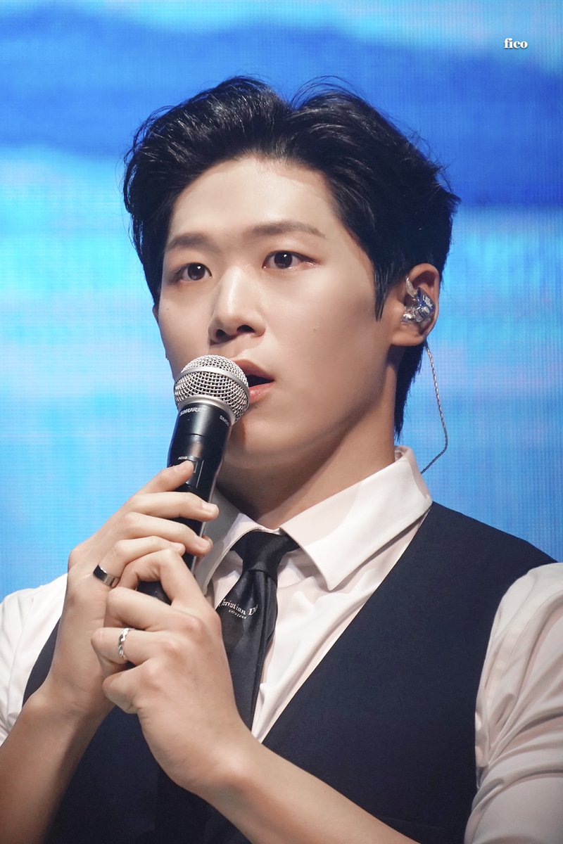 sw_fico's tweet photo. 231014 리베란테 빛남주식회사
[속보] 정승원 맨날 잘생김
#정승원 #리베란테 #Libelante https://t.co/7eSx57HBYF