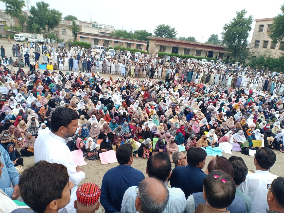 VOT_official_PU's tweet photo. کچھ محکموں اور اداروں کو اس ملک میں مقدس گائے کا درجہ حاصل ہے ۔۔۔ محسن نقوی صاحب آپ میں اتنی ہمت ہے تو معاشی ابتری کو بنیاد بنا کر ان کی پنشن یا لیو انکیشمنٹ رولز میں ترامیم کر کے دیکھائیں۔۔غصہ ہمیشہ کمزور لوگوں پر ہی کیوں آتا ہے؟ 
#ملازم_کش_پالیسیز_نامنظور https://t.co/fRXT4bIkUM