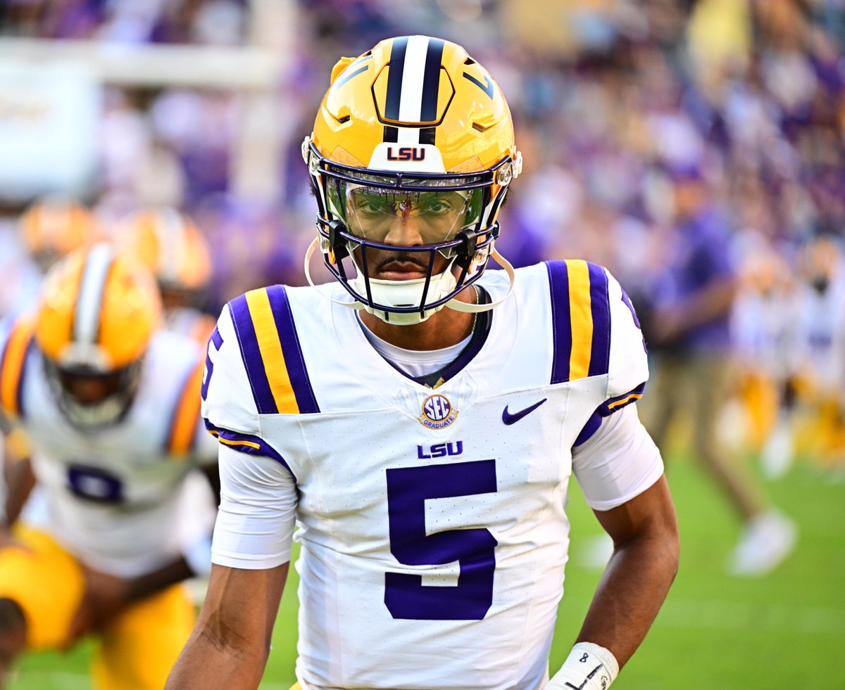 LSUfootball's tweet photo. No LSU team has totaled 500+ yards of total offense in six-straight games… Until now. https://t.co/hzdzYWrI3j