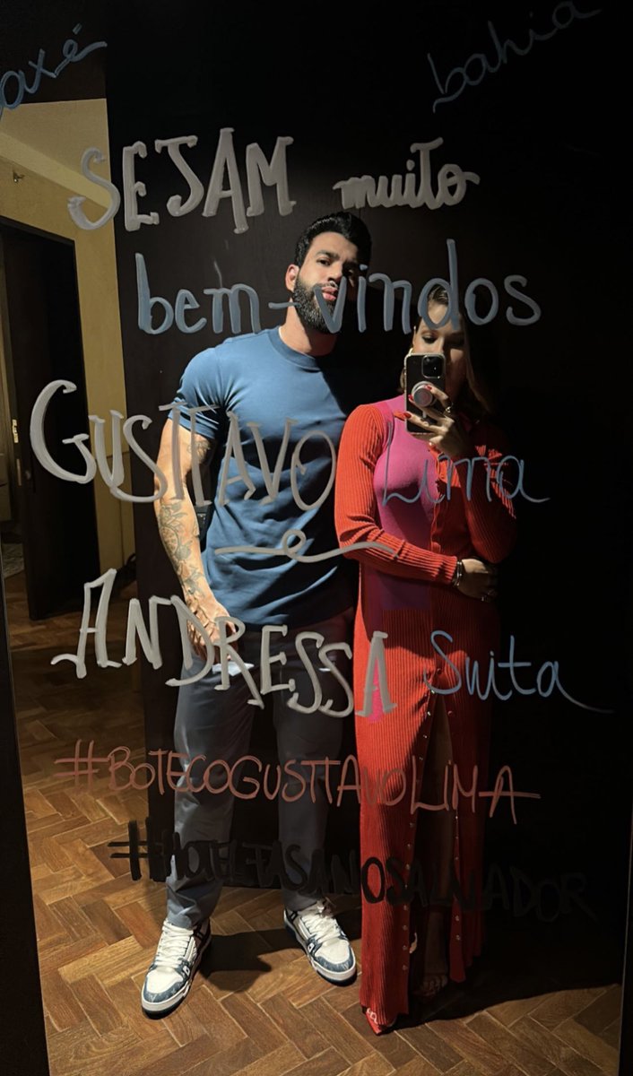 calmsuitaa's tweet photo. Cabelo solto 
Q vestido lindo 😭🫶🏻 https://t.co/BZG04WQkZr