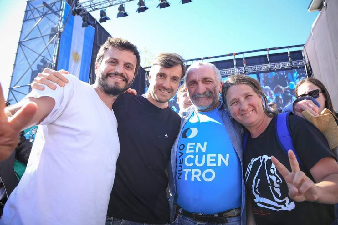 DanielLarrache's tweet photo. ☀️Hoy estuve en el Acto que se llevó adelante en el 📍Club Deportivo Morón junto a @Kicillofok , @LucasGhi y @Sabbatella 

Seguimos trabajando por la Provincia que avanza #derechoalfuturo, seguimos acercando la propuesta de @unionxlapatria 🇦🇷 https://t.co/DUZlyVoxvC