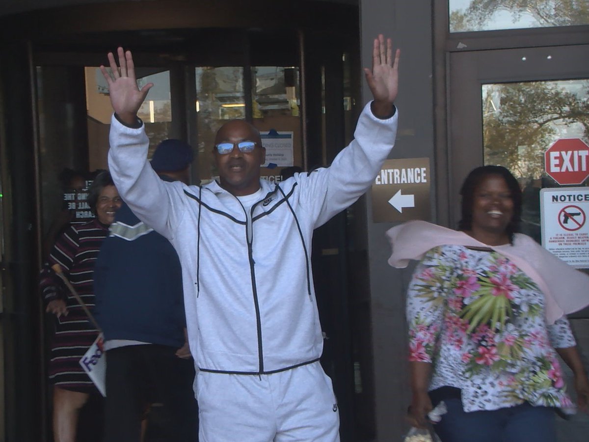 In 2001, John Thompson was sentenced to life in prison after he was convicted of sexually molesting his seven-year-old son in #Cleveland. He was exonerated in 2023 after his son recanted and said it had been his cousin who had molested him.

Read more: ow.ly/mrxJ50PWPOI