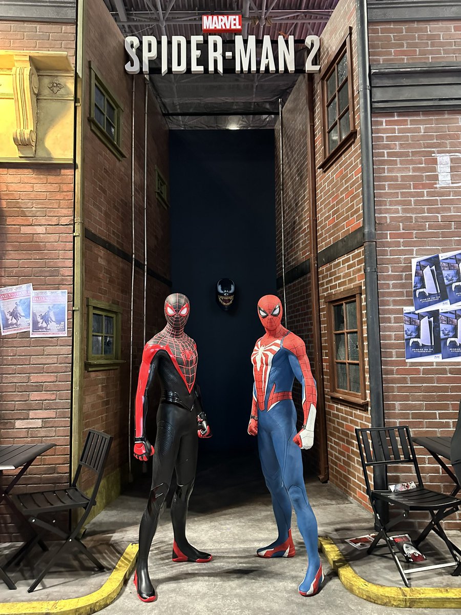 Got to see these epic statues of both Spider-Men before next week’s Spider-Man 2 launch. A pretty awesome sight especially with Venom lurking in the background. #NYCC2023