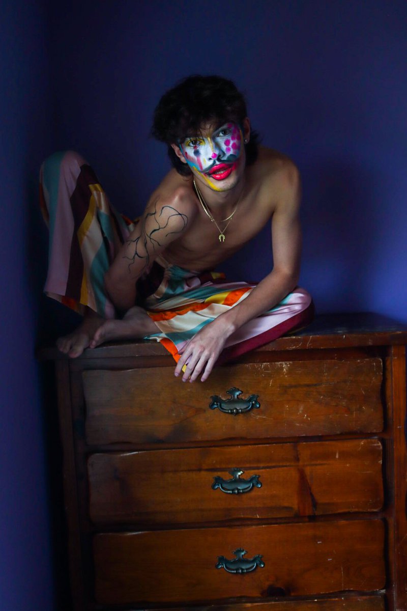 hautegluez's tweet photo. Wait till you find where i hid the red nose 🔴 https://t.co/nkbQ0wORrd